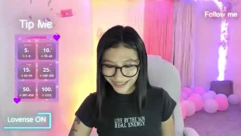 Sofia Thomson online show from 03/05/26, 02:18