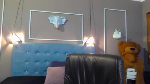 Sofa online show from 11/12/25, 11:21