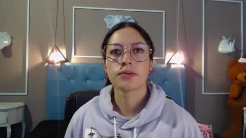 Sofa online show from 11/18/25, 11:03