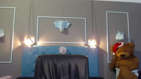 Sofa online show from 12/15/25, 11:03