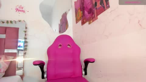 Snapshot of sofiaa_cardenas chatting on 06/30/26, 10:00 sofia online show from 06/30/26, 10:00