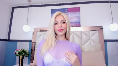 Snapshot of sofiaa_morris chatting on 07/25/26, 06:38 Sofia online show from 07/25/26, 06:38