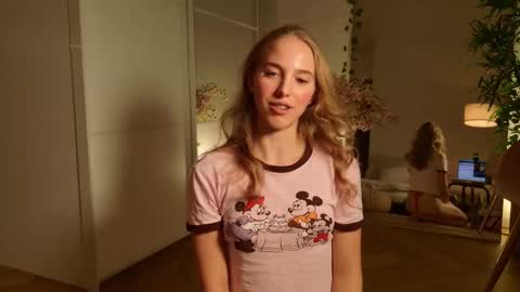 Snapshot of sofiaaaxoxoxo chatting on 11/03/25, 04:52 Sofia online show from 11/03/25, 04:52