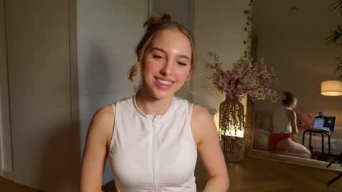 Snapshot of sofiaaaxoxoxo chatting on 02/24/26, 04:05 Sofia online show from 02/24/26, 04:05