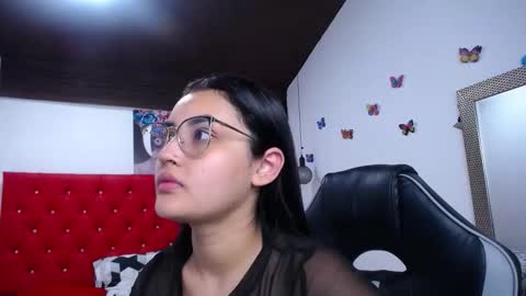 Snapshot of sofiaasexy19 chatting on 01/16/26, 11:25 Sofia online show from 01/16/26, 11:25