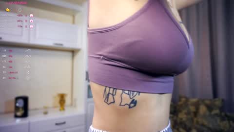 Snapshot of sofiabruno chatting on 12/23/24, 05:39 Hi My name is Sofia Welcome to my room Please thumbs up - its important online show from 12/23/24, 05:39