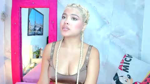 sofiacastillo01 online show from 06/25/26, 01:37