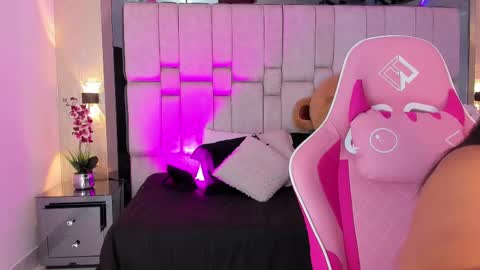 Snapshot of sofiacortez chatting on 03/01/25, 12:01 Sofia online show from 03/01/25, 12:01