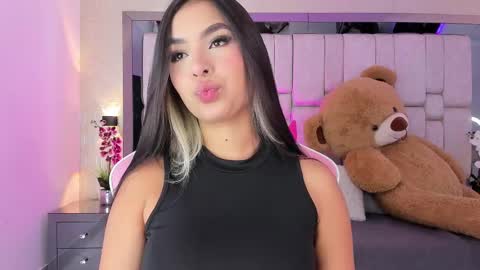 Snapshot of sofiacortez chatting on 03/07/25, 11:51 Sofia online show from 03/07/25, 11:51