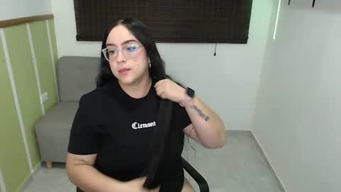 Snapshot of sofiadavis_23 chatting on 11/25/25, 01:22 SOFIA online show from 11/25/25, 01:22