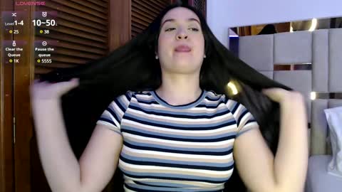sofiaduque_26 online show from 01/12/25, 08:47