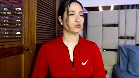 sofiaduque_26 online show from 06/18/26, 05:17