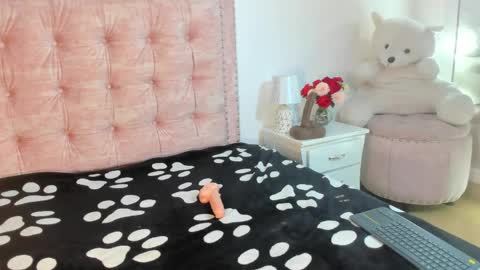 Snapshot of sofianixonn chatting on 04/17/26, 12:30 sofianixonn online show from 04/17/26, 12:30
