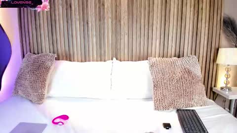 Snapshot of sofiaorange chatting on 12/14/25, 05:51 Sofiaorange online show from 12/14/25, 05:51