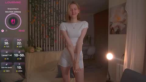 Sofia Help me overcome shynes with 100 thumbs up online show from 11/23/25, 07:46