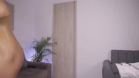 Sofia  online show from 11/24/25, 11:21