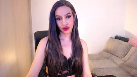 Snapshot of sofiaroamontoya chatting on 11/19/25, 02:44 Samara Silex online show from 11/19/25, 02:44