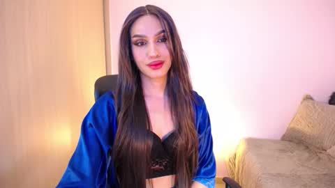 Snapshot of sofiaroamontoya chatting on 11/24/25, 02:44 Samara Silex online show from 11/24/25, 02:44