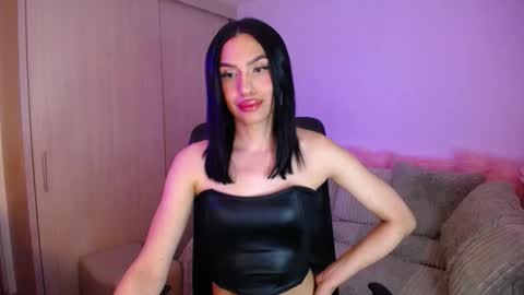 Snapshot of sofiaroamontoya chatting on 12/03/25, 02:52 Samara Silex online show from 12/03/25, 02:52