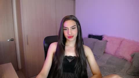 Snapshot of sofiaroamontoya chatting on 12/15/25, 02:38 Samara Silex online show from 12/15/25, 02:38