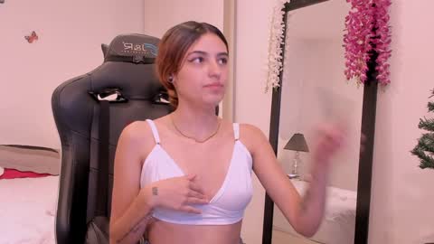 Sofia  Help me reach 5K followers  online show from 12/11/24, 08:07