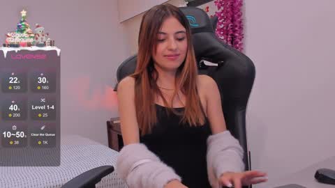 Sofia  Help me reach 5K followers  online show from 01/04/25, 07:55