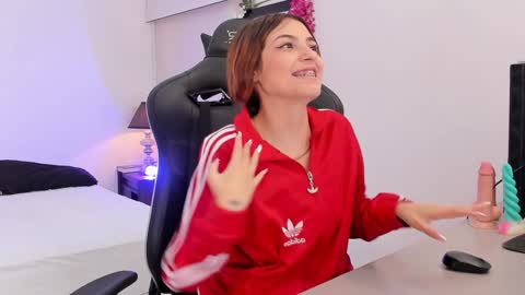 Sofia  Help me reach 5K followers  online show from 01/27/25, 03:39