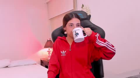 Sofia  Help me reach 5K followers  online show from 02/15/25, 09:26