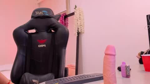 Sofia  Help me reach 5K followers  online show from 02/16/25, 12:30