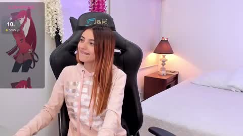 Sofia  Help me reach 5K followers  online show from 03/06/25, 08:16