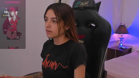 Sofia  Help me reach 5K followers  online show from 03/07/25, 08:00