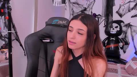 Sofia  Help me reach 5K followers  online show from 10/06/25, 08:28