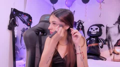Sofia  Help me reach 5K followers  online show from 10/30/25, 08:20