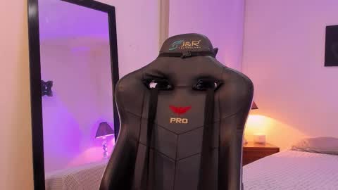 Sofia  Help me reach 5K followers  online show from 11/14/25, 08:18