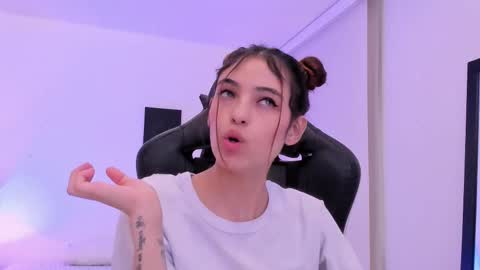 Sofia  Help me reach 5K followers  online show from 11/26/25, 08:32