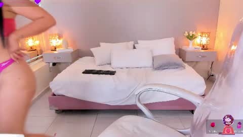 Snapshot of sofiathonsonn chatting on 06/25/26, 12:21 Sofia online show from 06/25/26, 12:21