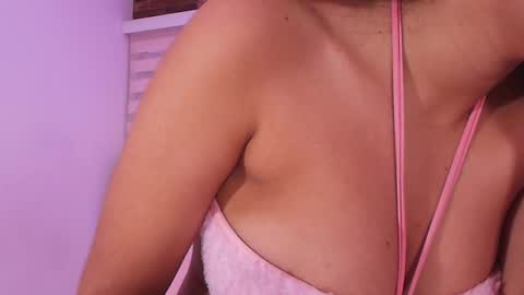 Sofia Velez  online show from 05/07/26, 11:59