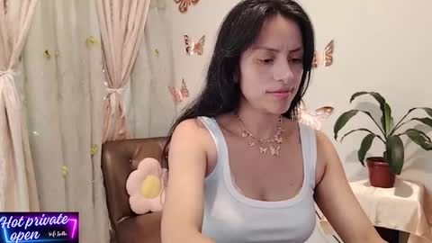 Sofi Bella online show from 11/18/25, 06:01
