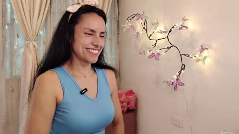 Snapshot of sofibelladelavega chatting on 05/08/26, 07:19 Sofi Bella online show from 05/08/26, 07:19
