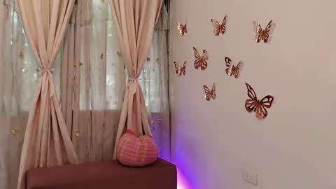 Sofi Bella online show from 06/15/26, 07:05