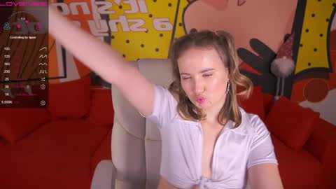 Snapshot of sofiebloom chatting on 12/23/24, 12:03 Sofie online show from 12/23/24, 12:03