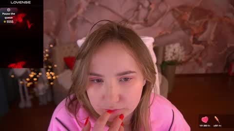 Snapshot of sofiebloom chatting on 01/19/25, 12:17 Sofie online show from 01/19/25, 12:17