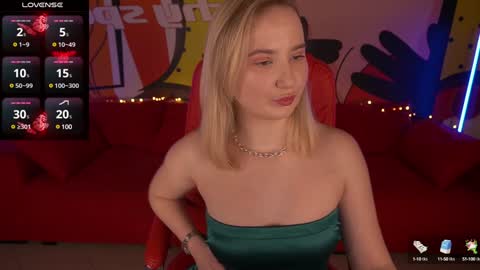 Snapshot of sofiebloom chatting on 02/02/25, 09:13 Sofie online show from 02/02/25, 09:13