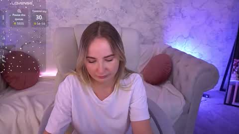 Snapshot of sofiebloom chatting on 09/13/25, 11:15 Sofie online show from 09/13/25, 11:15