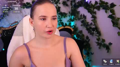 Snapshot of sofiebloom chatting on 09/22/25, 04:31 Sofie online show from 09/22/25, 04:31