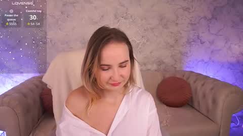 Snapshot of sofiebloom chatting on 10/07/25, 11:24 Sofie online show from 10/07/25, 11:24