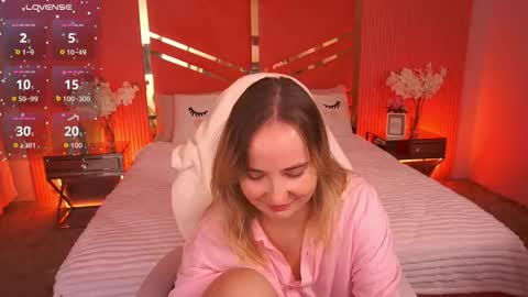 Snapshot of sofiebloom chatting on 10/12/25, 11:15 Sofie online show from 10/12/25, 11:15