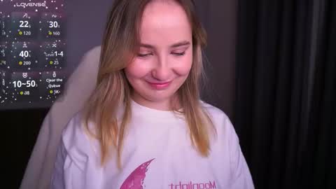 Snapshot of sofiebloom chatting on 10/22/25, 08:19 Sofie online show from 10/22/25, 08:19