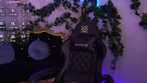 Snapshot of sofiebloom chatting on 11/12/25, 11:36 Sofie online show from 11/12/25, 11:36