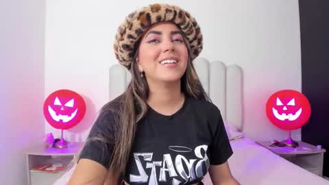 Snapshot of sofiebunnie chatting on 10/31/25, 01:39 sofiebunnie online show from 10/31/25, 01:39